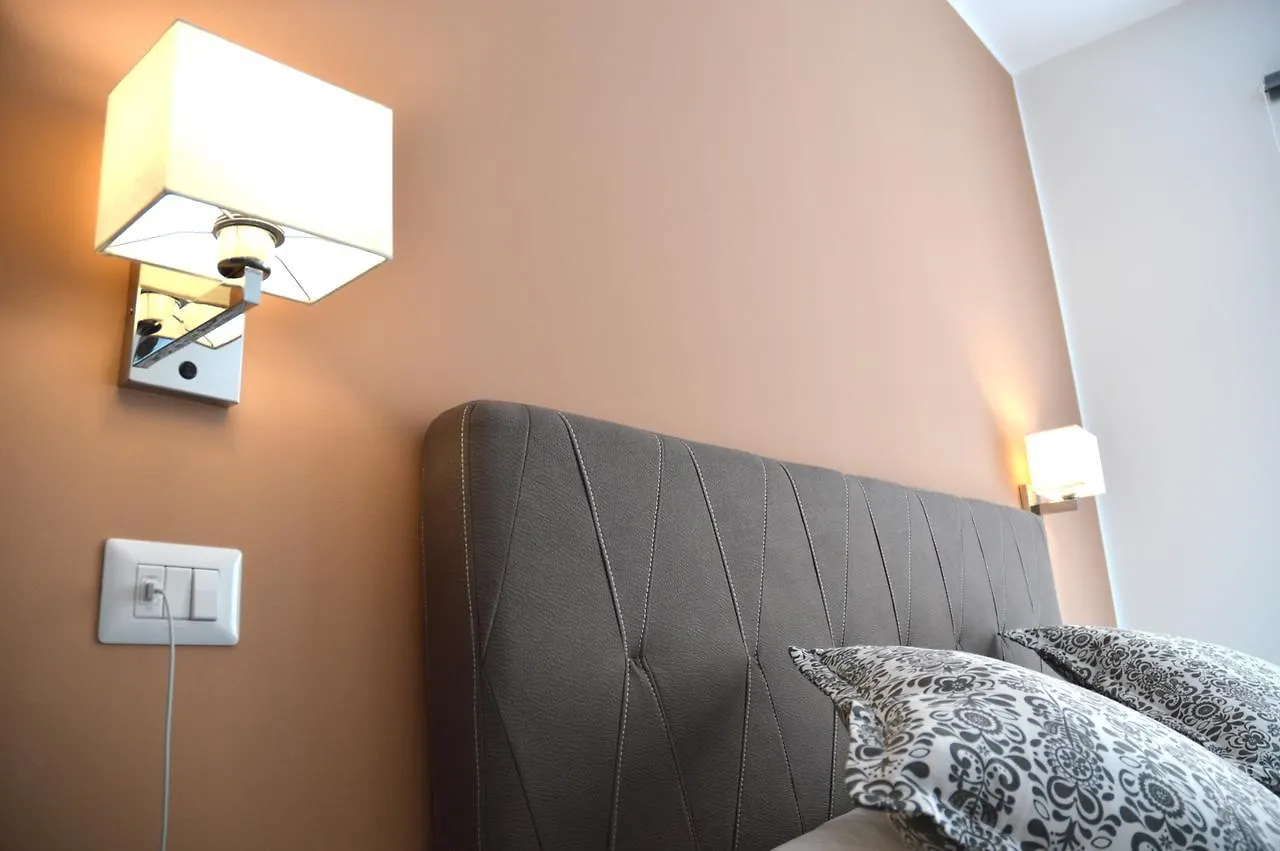 Capo Suite Luxury Rooms 巴勒莫 2*,